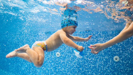 польза плавания для детей