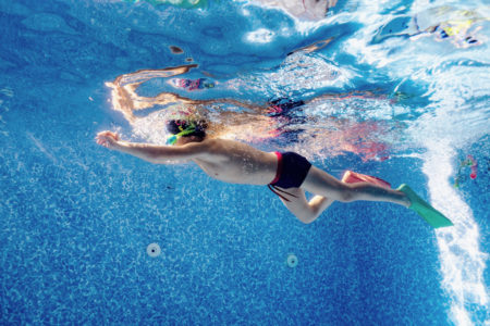 плавание и развитие мышц ребенка