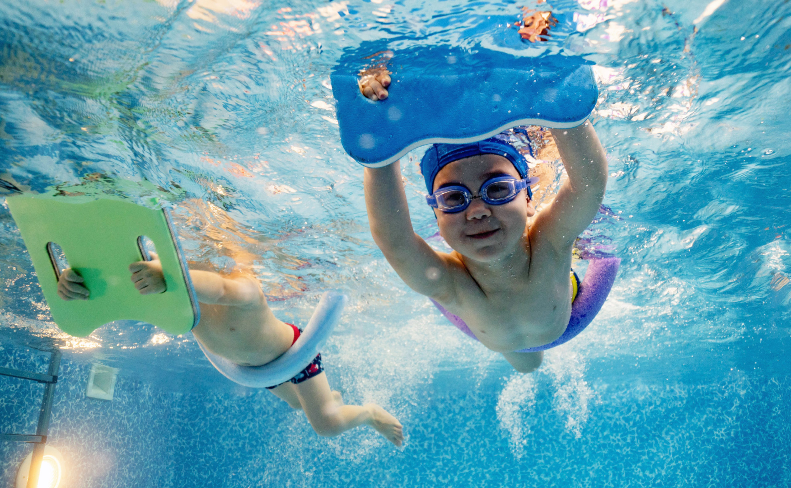 5 причин отдать ребенка на плавание