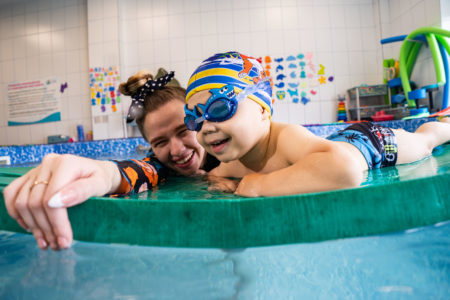 Как выбрать тренера для детского плавания