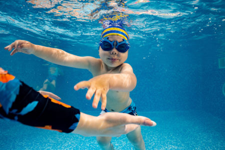 Правда ли, что плавание в холодное время года опасно для малыша